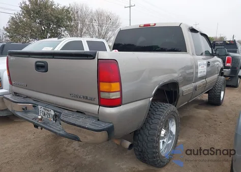 2002 Chevrolet Silverado 1500 Ls z USA, uszkodzony, nr VIN 2GCEC19W221178347